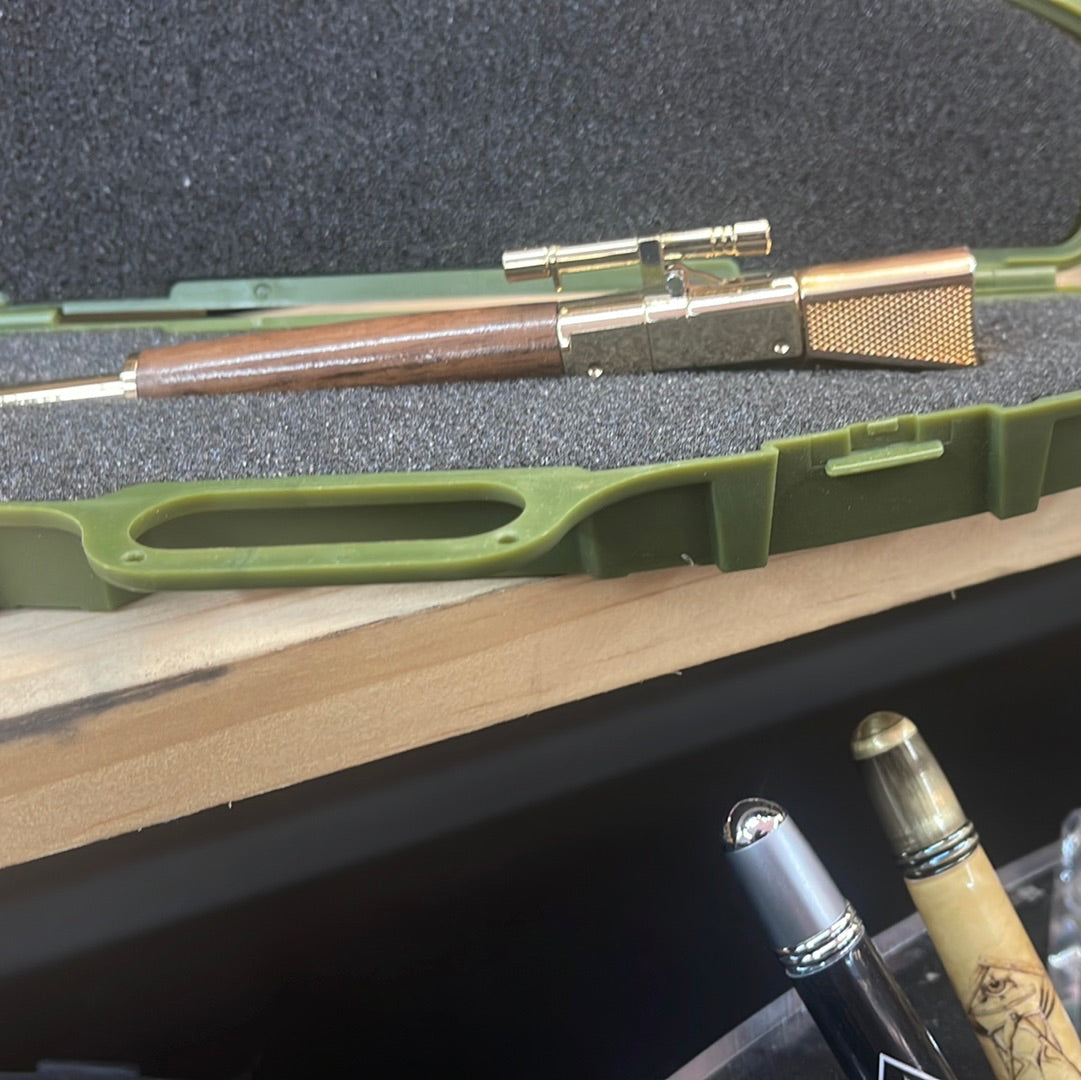 Gold lever action rifle pen